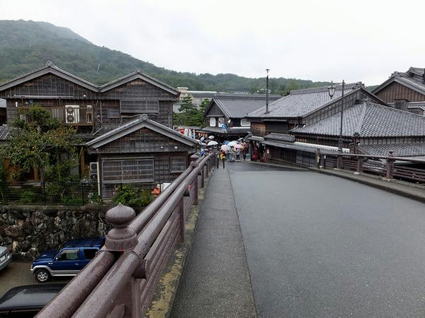 新橋を渡ればおかげ横丁