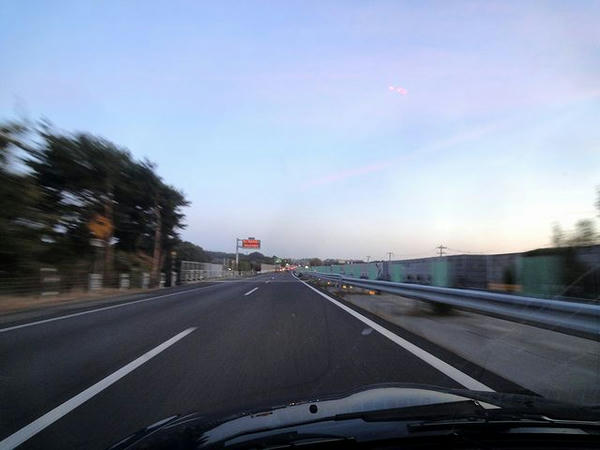 朝の東北道を