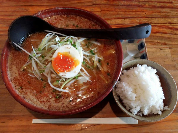 幸辛麺（味噌）セット 940円