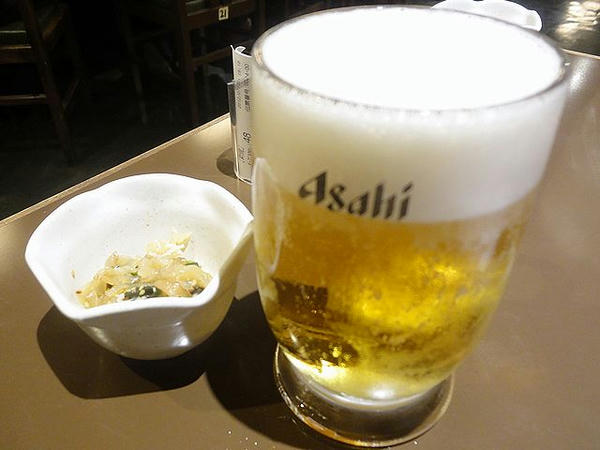 生ビール（アサヒスーパードライ中） 450円 と お通し ???円