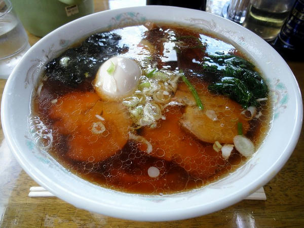 特製手打中華 800円