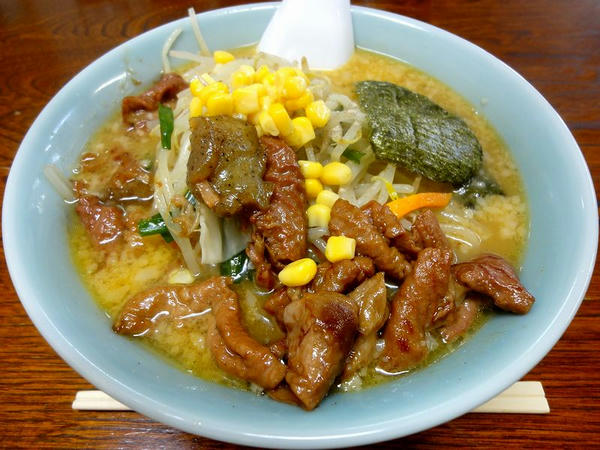 みそてつモツラーメン 740円