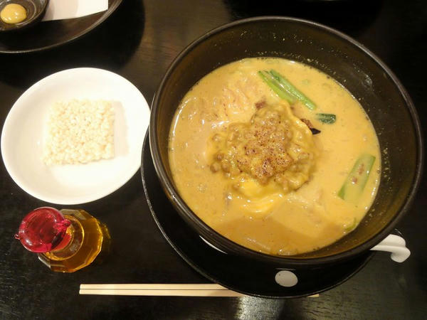 焼きチーズカレー坦々麺おこげ添え 850円