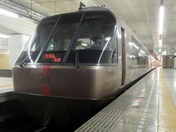 新宿駅から乗車したロマンスカー