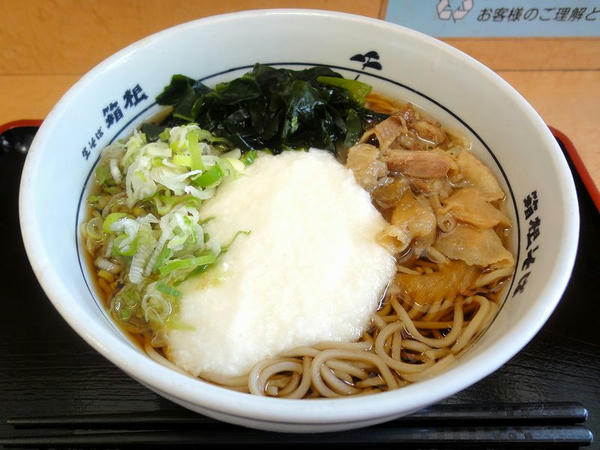 特製肉とろろそば 390円