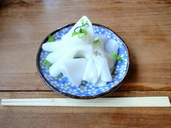 サービスの大根甘酢漬け