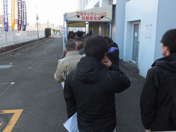 特別観覧席・指定券売場の行列