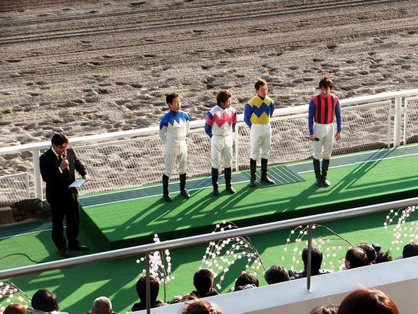 ウイナーズサークル