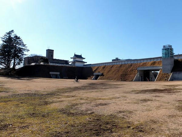 内側から見た土塁等