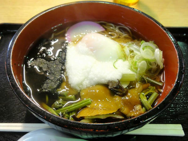 とろろそば温泉たまご入 670円