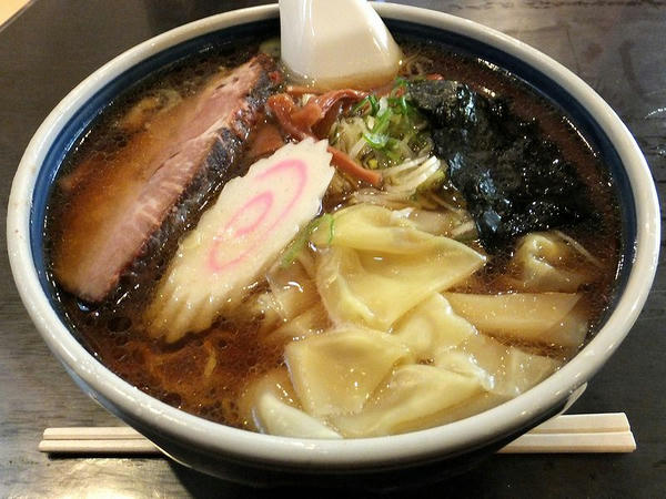 ワンタン麺 800円