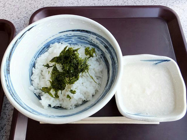とろろめし 450円