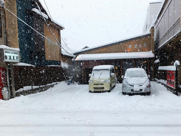 雪の中華そば店