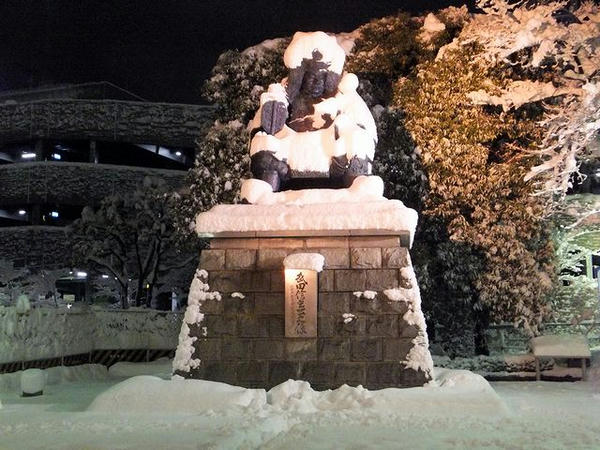 甲府駅前の武田信玄公像