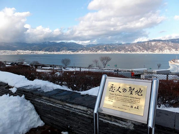 朝以来の食事を摂った諏訪湖SAで