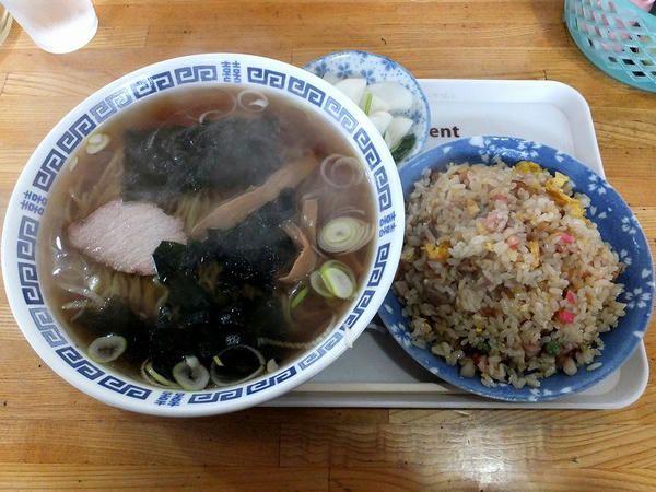 ラーメン 530円 ＋ 半チャーハン 320円