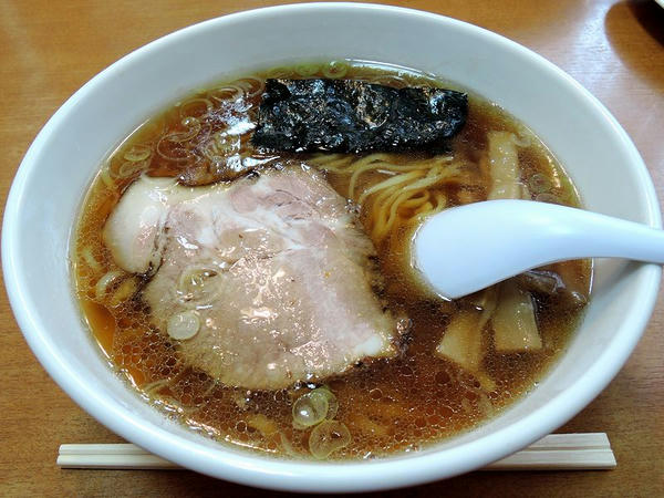 喜（よろこび）セット（平打ち麺） 890円 のラーメン