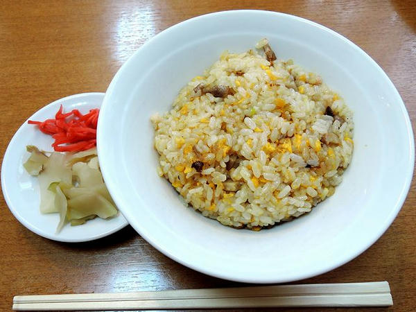 喜（よろこび）セット（平打ち麺） 890円 のチャーハン