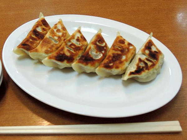 餃子 380円 （ピンボケ申し訳ない）