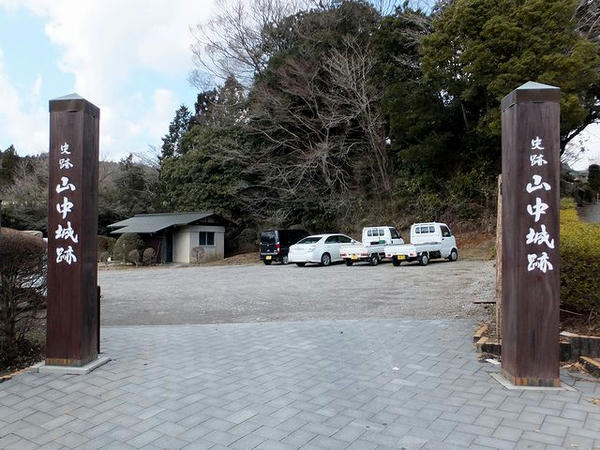 広場入口