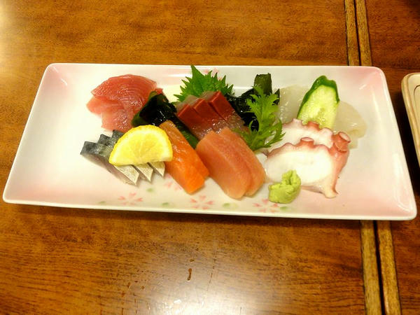 刺身盛り合わせ（一人前） 950円