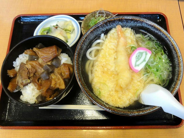 ミニ牛すじ丼セット（天ぷらうどん） 680円