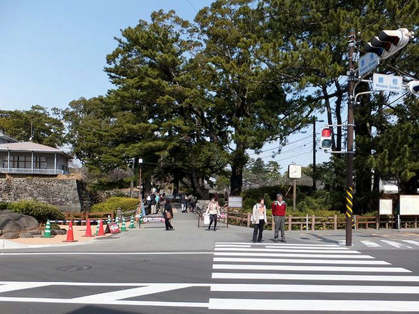 小田原城址公園南入口付近