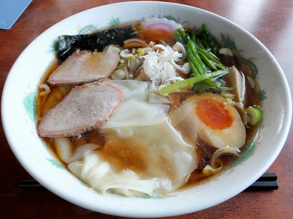 ワンタンメン 750円