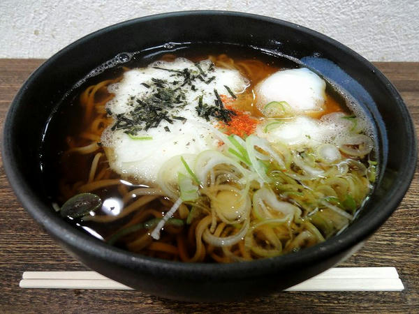温玉とろろそば 620円