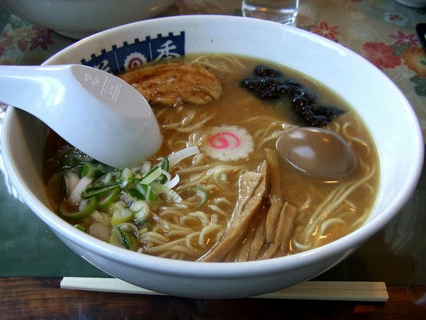 バカうまラーメン 800円 （と、写真には写っていないけど チェンピン 210円）