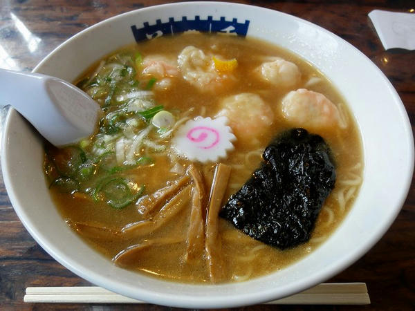 エビワンタン麺 880円