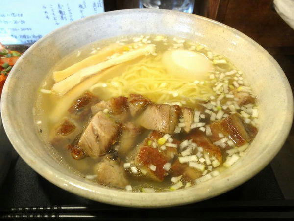 焼き豚らぁめん 800円 ＋ Aセット 100円の味玉子