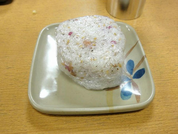 おにぎり（梅しらす） 120円