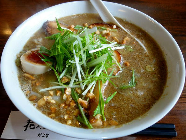 白ゴマラーメン 780円