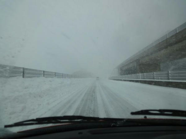 （大雪の北陸道）