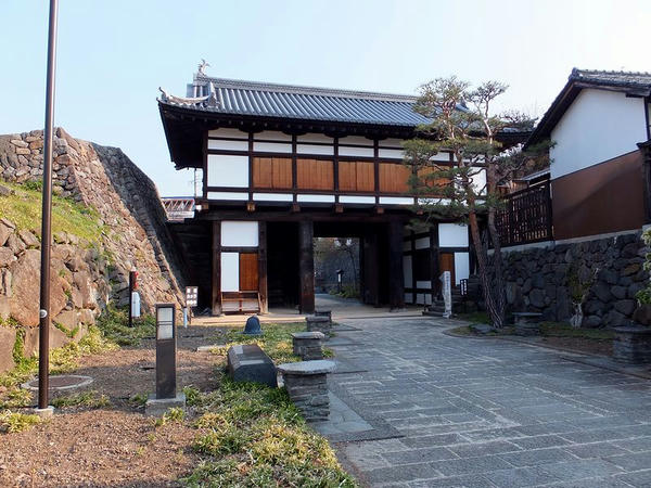 門裏側から