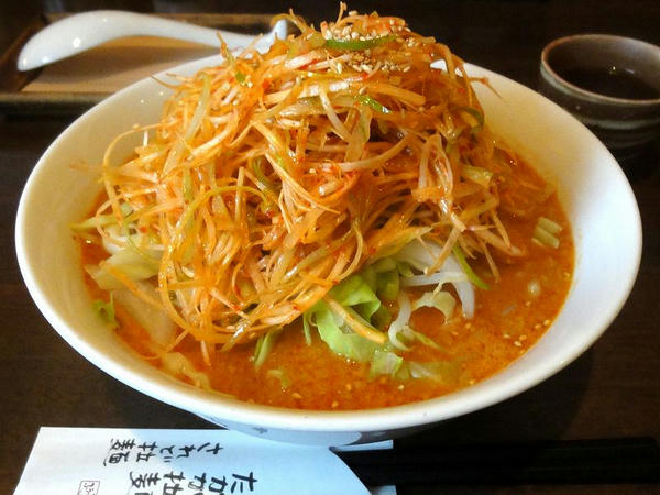 ピリ辛味噌拉麺 680円 ＋ 赤ネギ 110円