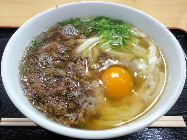肉うどん 480円 ＋ 生たまご 40円