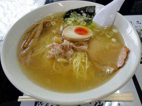 地鶏けい骨ラーメン（塩味） 750円