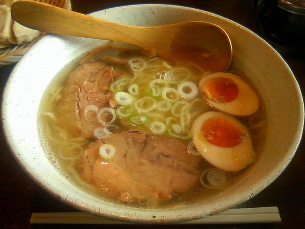 内モンゴル岩塩ラーメン 714円 ＋ 烏龍茶玉子 120円 ※ケータイで撮影