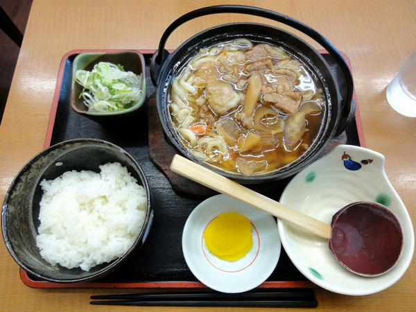 牛すじ煮込みうどん 600円