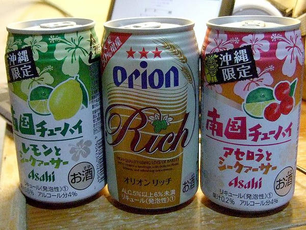 （左）アサヒ南国チューハイ レモンとシークァーサー 148円、（中）オリオン リッチ 137円、（右）アサヒ南国チューハイ アセロラとシークァーサー 148円
