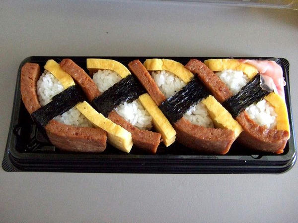 ポーク卵むすび弁当 585円