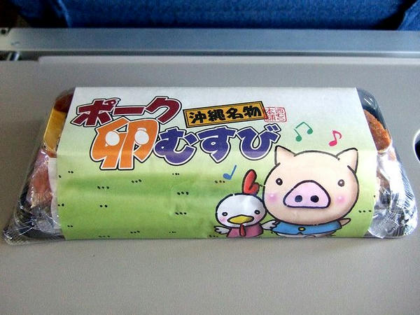 ポーク卵むすび弁当 585円 のパッケージ