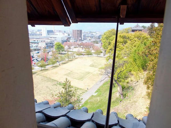 櫓内から西櫓方向を望む