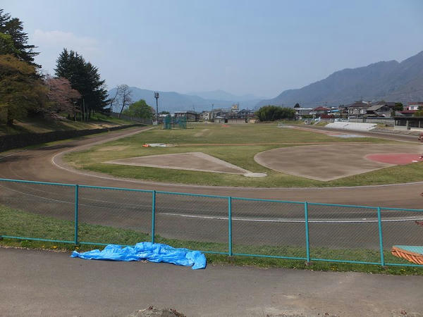 かつて百間堀だった市営陸上競技場
