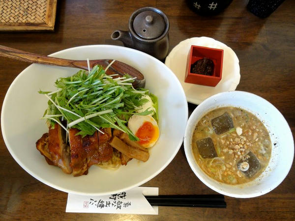 冷たい胡麻つけ麺 800円