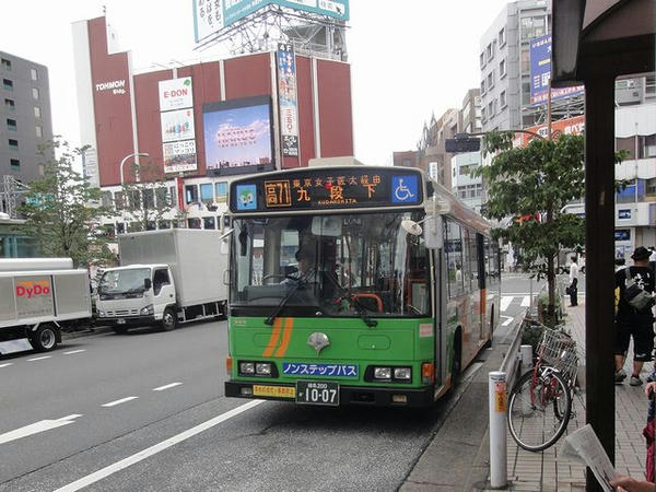 高田馬場駅前停留所から都バスに乗車