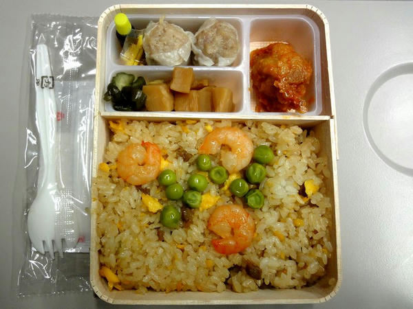 東京駅で購入した崎陽軒のチャーハン弁当