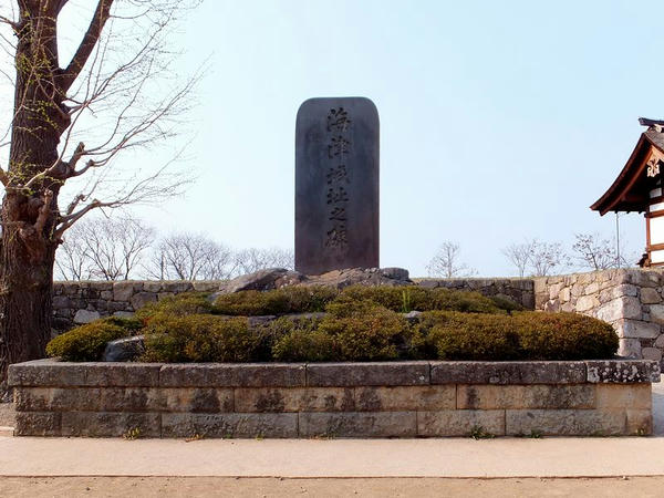 本丸内にあった海津城趾之碑